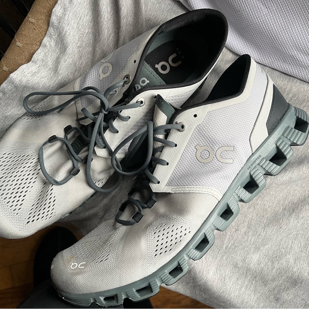 On Running Athletic Shoes - Gray and Black